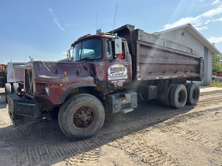 1997-mack-dm690s-image-1