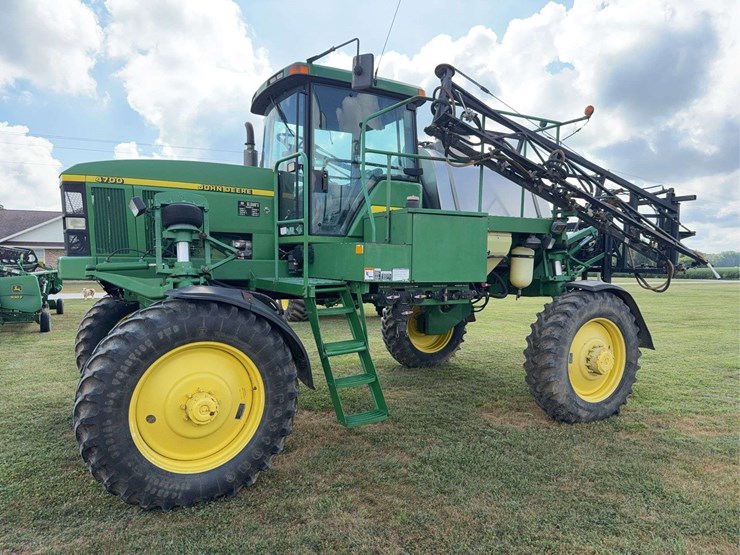 2000-john-deere-4700-image-3