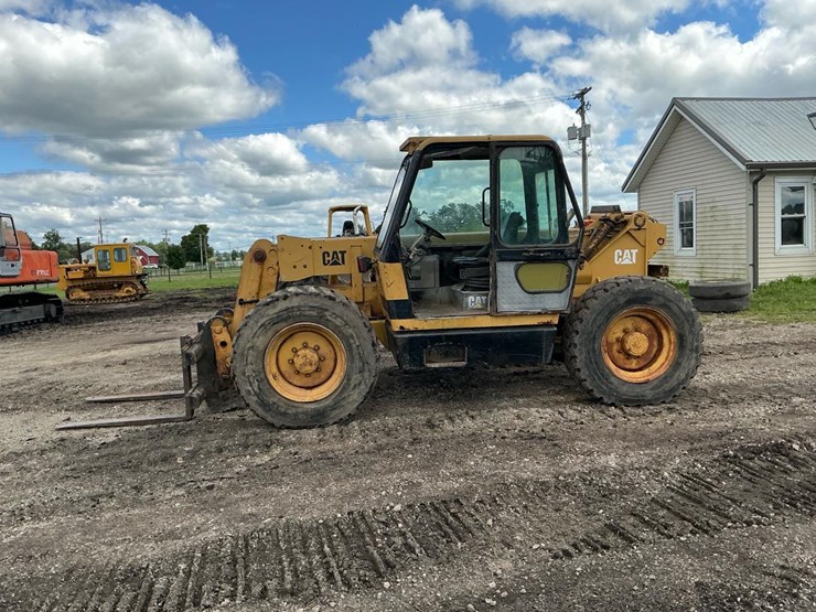 caterpillar-th82-image-2