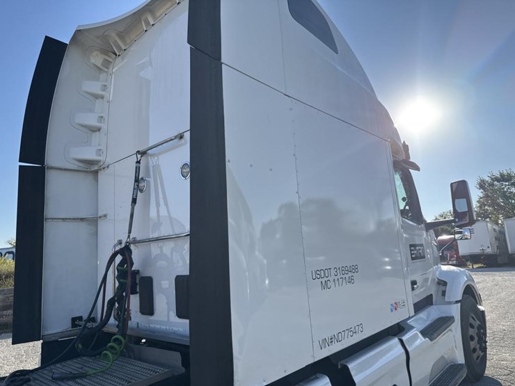 2022-peterbilt-579-image-35