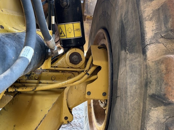 caterpillar-745-image-39