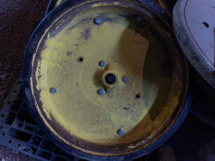 #7174-•-pallet-of-various-planter-parts-image-7