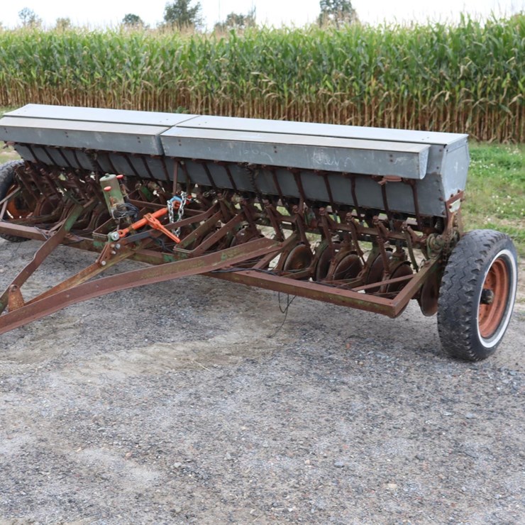 JOHN DEERE B