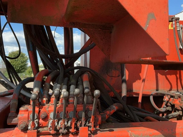 john-deere-12-image-25