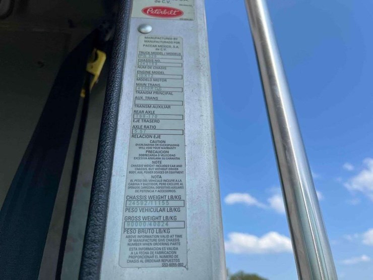 2014-peterbilt-320-image-9