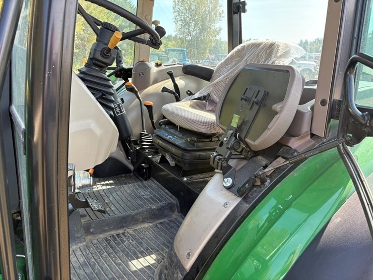 2018-john-deere-5075e-image-7