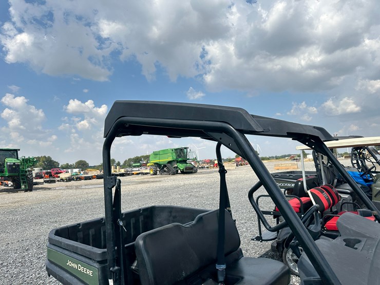 2021-john-deere-gator-image-26