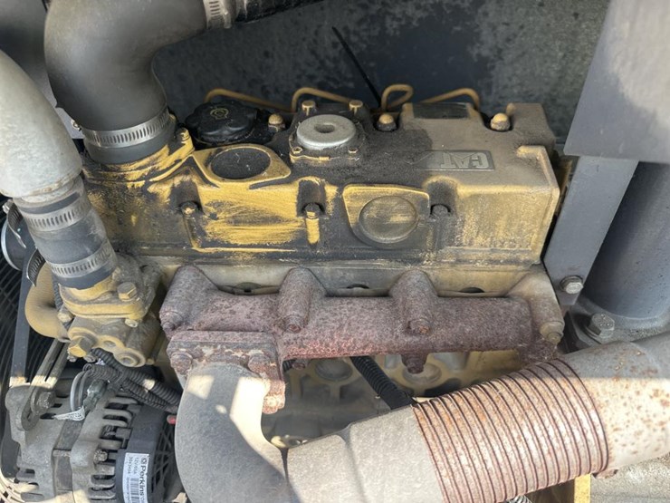 2016-caterpillar-c2.2-image-10