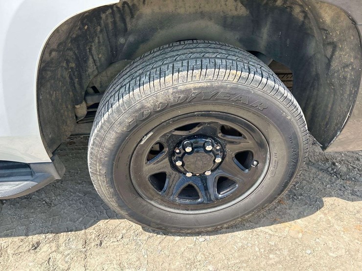 2016-chevrolet-tahoe-image-23