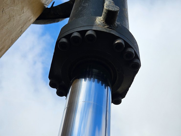 2017-caterpillar-336f-image-97