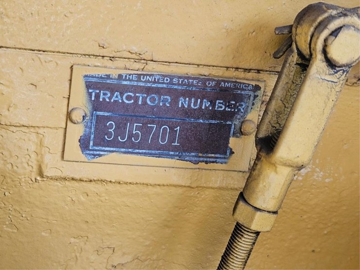 2015-caterpillar-d2-image-34