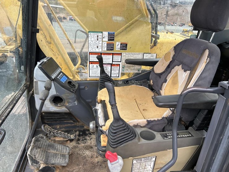komatsu-pc270-lc-image-59