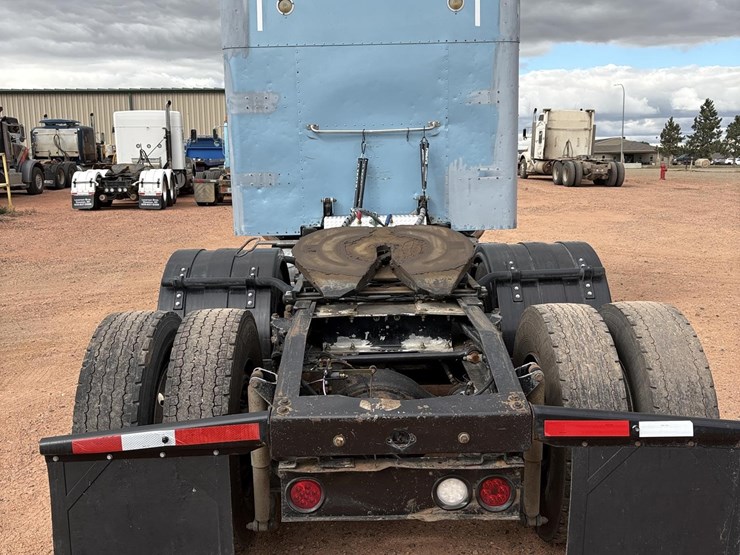 2004-peterbilt-379-image-4