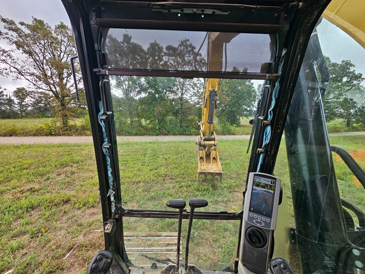 2017-caterpillar-336f-image-66