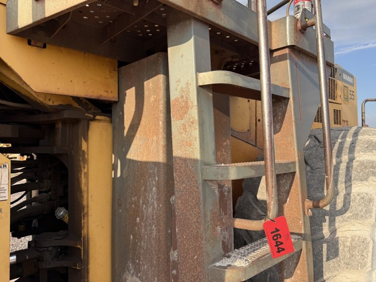 komatsu-wa600-image-23