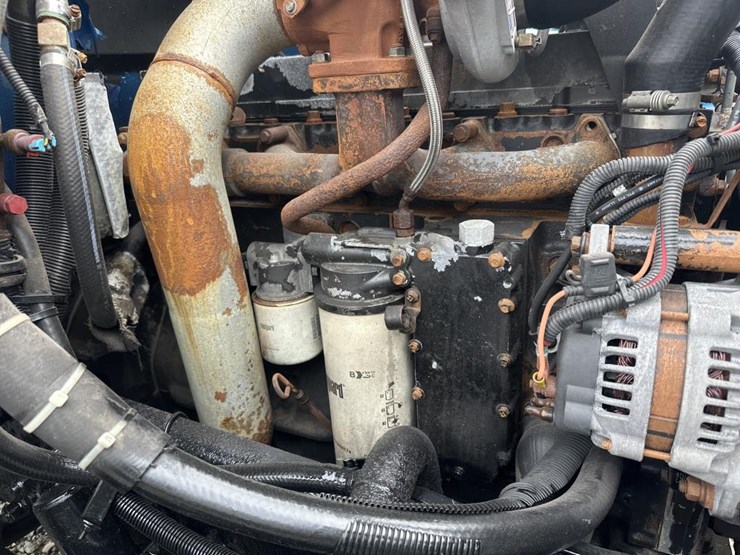 2004-peterbilt-330-image-43