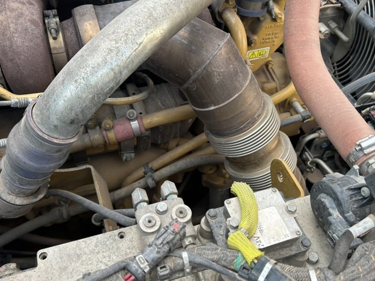 caterpillar-745-image-61