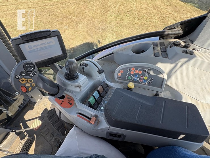 2010-new-holland-t7040-image-3