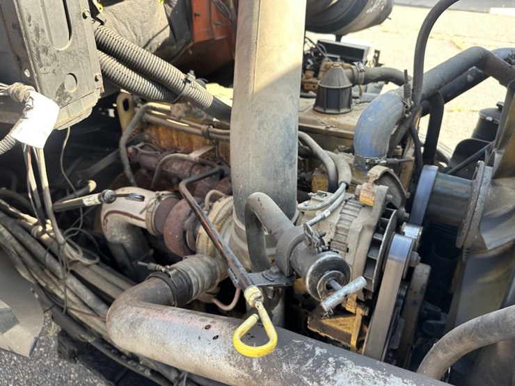2000-caterpillar-3126-image-32