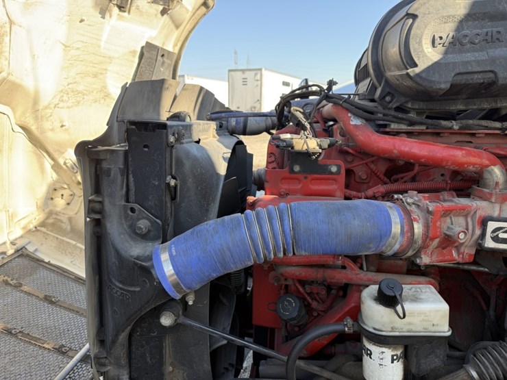 2022-peterbilt-579-image-17