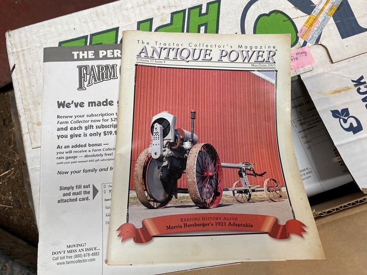 #7182-•-(2)-boxes-of-vintage-magazines-image-7