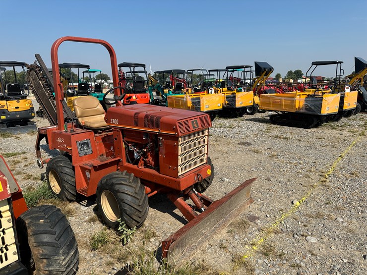 2004-ditch-witch-3700-image-2