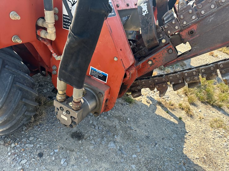 2004-ditch-witch-3700-image-15