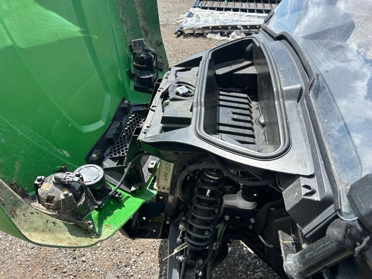 2016-john-deere-gator-image-12