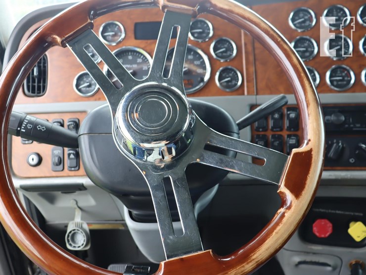 2006-peterbilt-379-image-19