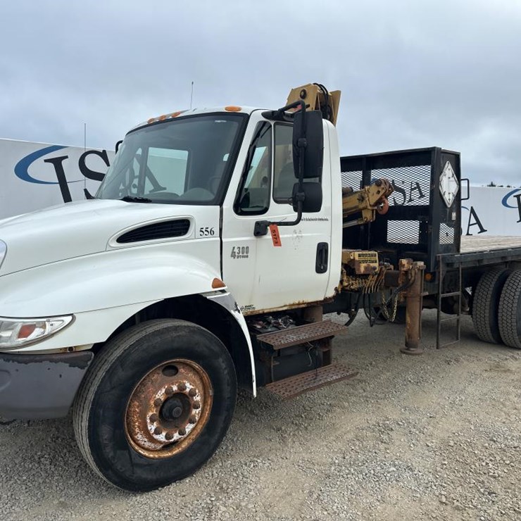 2002 INTERNATIONAL 4300