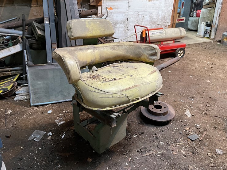 #7195-•-john-deere-tractor-seat-image-1