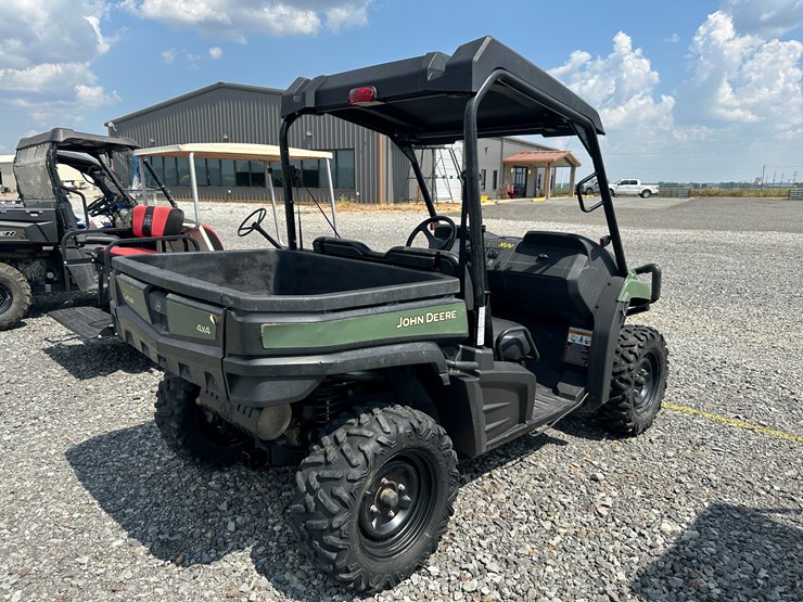 2021-john-deere-gator-image-3