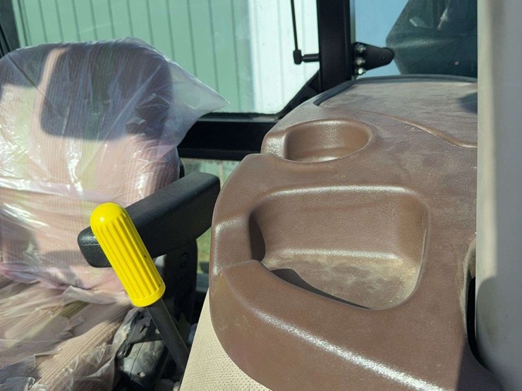 2011-john-deere-d-image-17