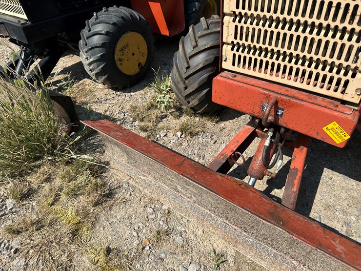 2004-ditch-witch-3700-image-24