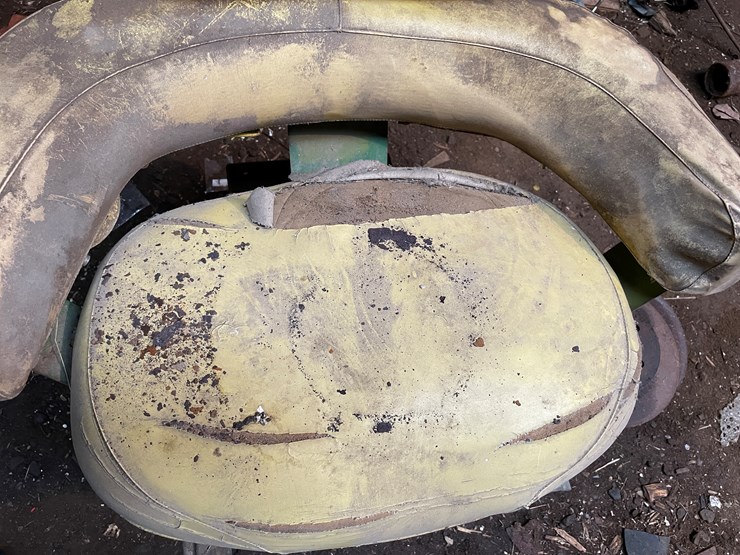 #7195-•-john-deere-tractor-seat-image-7