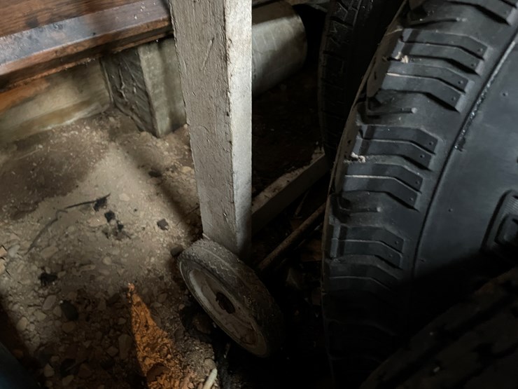#7192-•-contents-of-corner-image-6