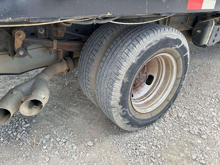 2011-ford-f350-image-22