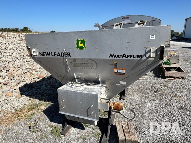 2019-john-deere-f4365-image-3