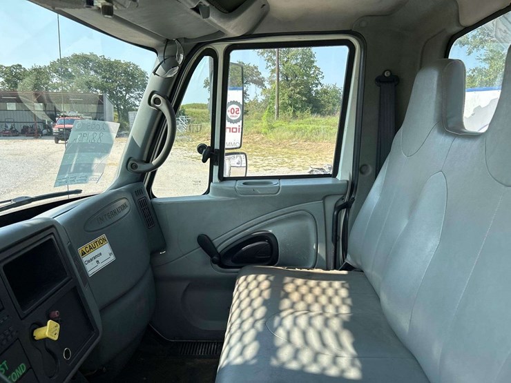 2005-international-durastar-4300-image-16