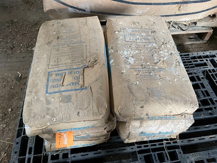 #7150-•-pallet-of-6-bags-of-barn-lime-image-1