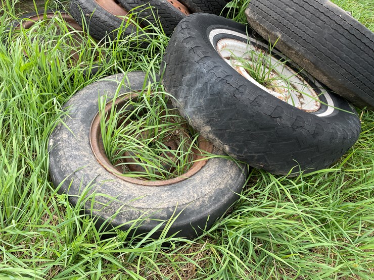 #7128-•-lot-of-used-rubber-wheels-on-metal-rims-image-12