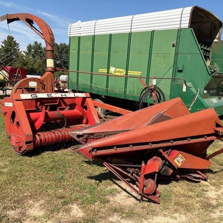 Gehl Chop All Chopper with Hay and Corn heads