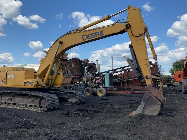 deere-200-lc-image-1