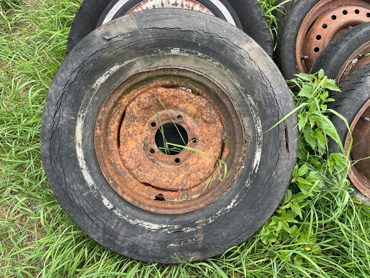 #7128-•-lot-of-used-rubber-wheels-on-metal-rims-image-3