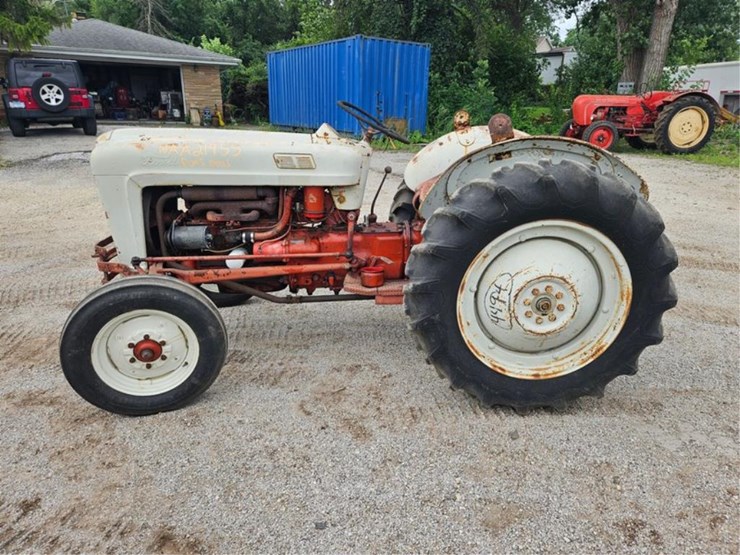 2017-ford-tractor-image-2