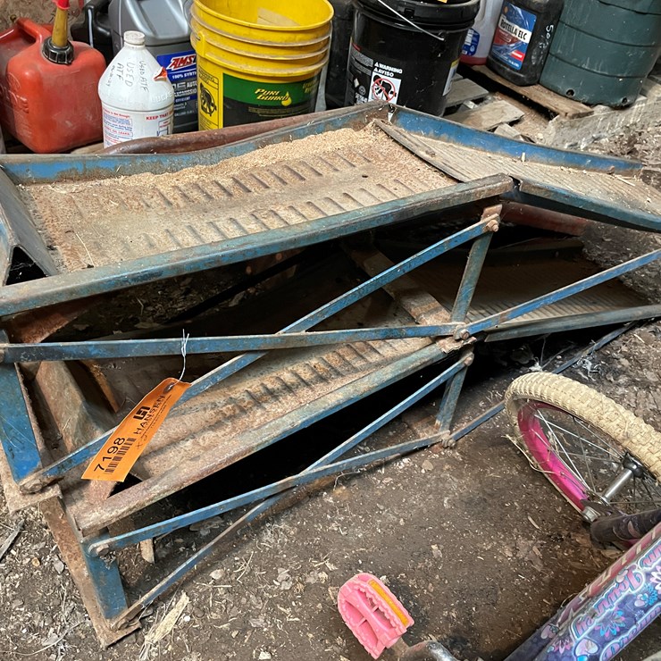 #7198 • Set of Metal Car Ramps