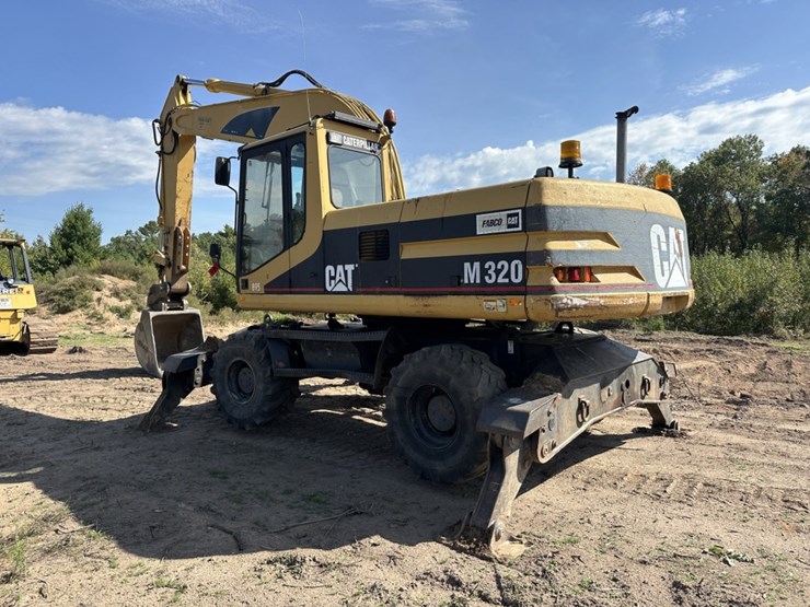 2001-caterpillar-m320-image-3