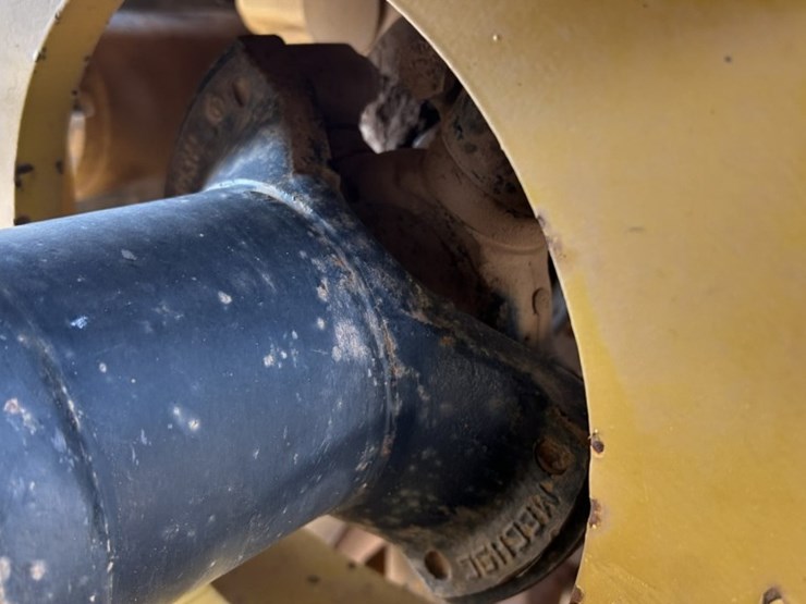 caterpillar-745-image-38
