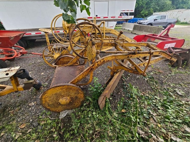 2016-caterpillar-18-image-6