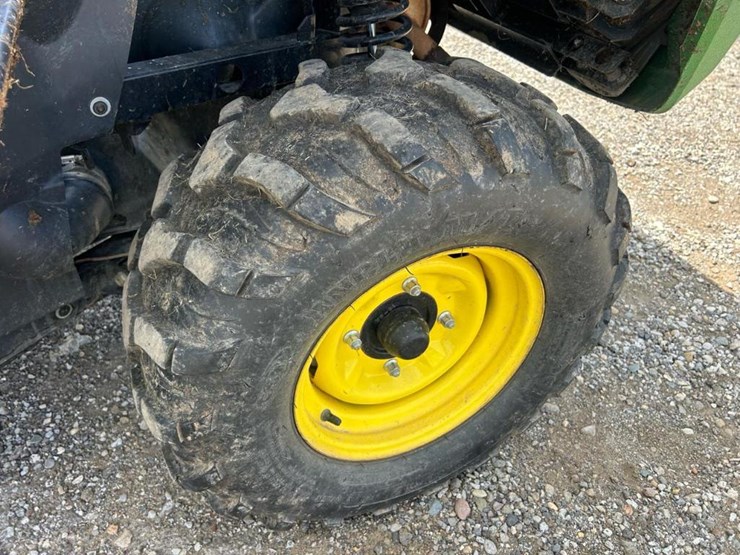 2016-john-deere-gator-image-24